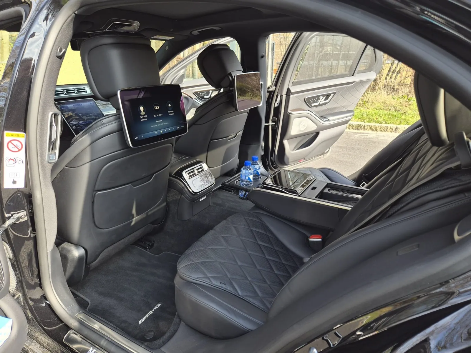Intérieur arrière de la Mercedes Classe S avec écrans individuels